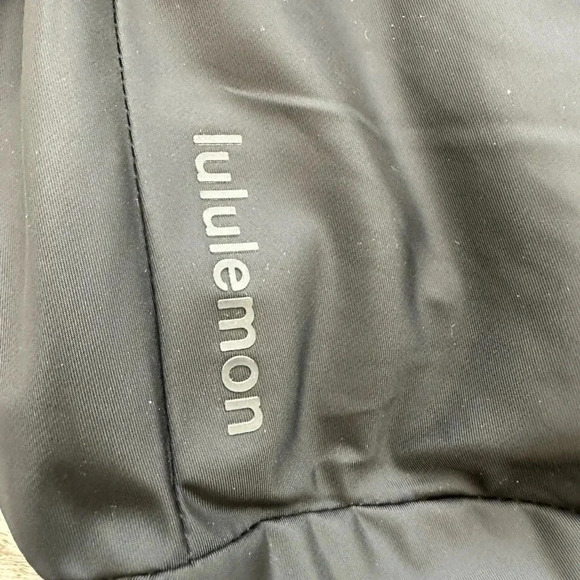 Lululemon Roll Top Crossbody Bag One Size Black Messenger Unisex Adjustable - Picture 5 of 6